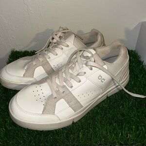 On Running Men White and Cream Athletic Roger Shoes 8.5 US men